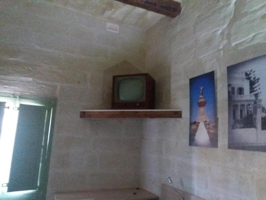 The 1930's Maltese Residence room 5